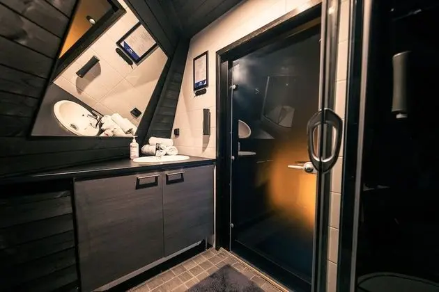 Komsio Glass Igloo Suite