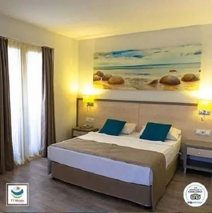 Family Room, Land View