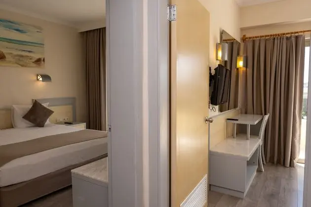 https://images.etstur.com/imgproxy/resize/2560x1440/files/images/hotelImages/etsrooms/701/AQI_Pegasos_World_20240923123340_8.jpg