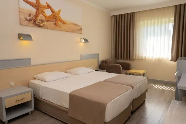 https://images.etstur.com/imgproxy/resize/2560x1440/files/images/hotelImages/etsrooms/701/AQI_Pegasos_World_20240923123340_9.jpg