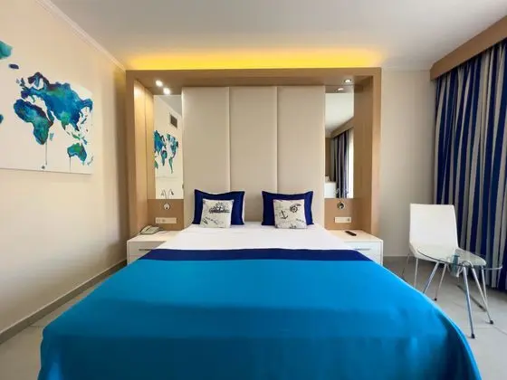 https://images.etstur.com/imgproxy/resize/2560x1440/files/images/hotelImages/etsrooms/701/AQI_Pegasos_World_20240923123844_3.jpg