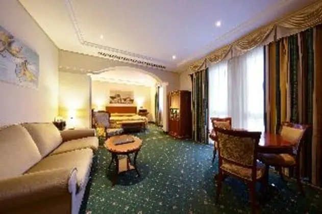 SUITE