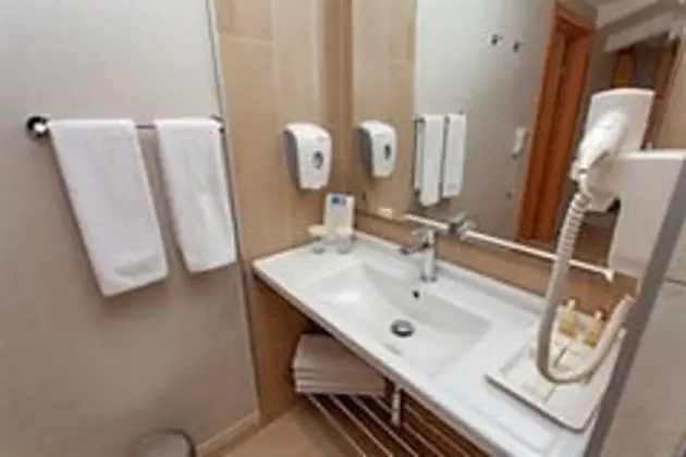 Attic Suit Banyo
