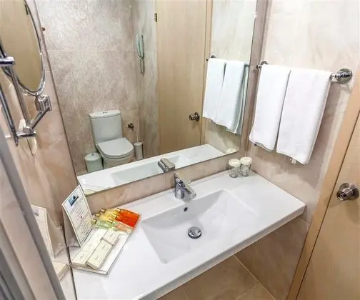 https://imagessl.etstur.com/files/images/hotelImages/test/TR/50462/l/Aqua2013_Bath_C--Medium-.jpg