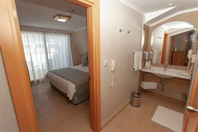 https://imagessl.etstur.com/files/images/hotelImages/TR/50461/l/Hotel-Aqua-Marmaris-Oda-279288.jpg