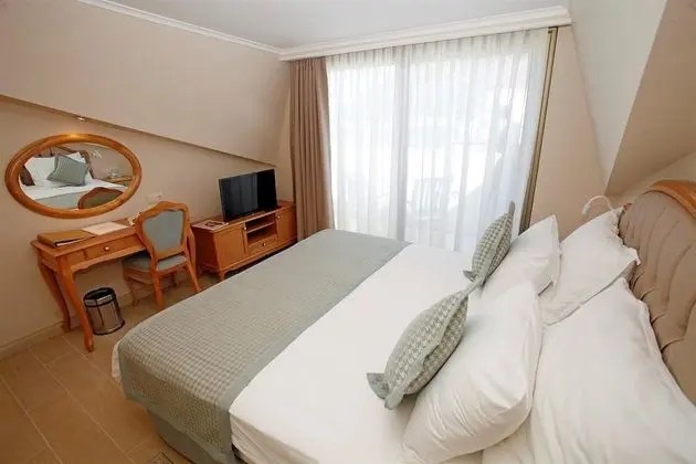https://imagessl.etstur.com/files/images/hotelImages/TR/50461/l/Hotel-Aqua-Marmaris-Oda-279289.jpg