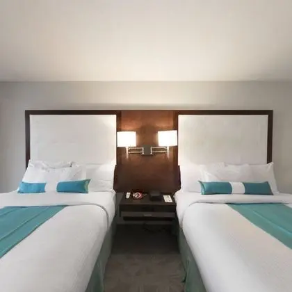 Oda, 2 Büyük (Queen) Boy Yatak