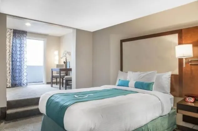 Oda, 2 Büyük (Queen) Boy Yatak