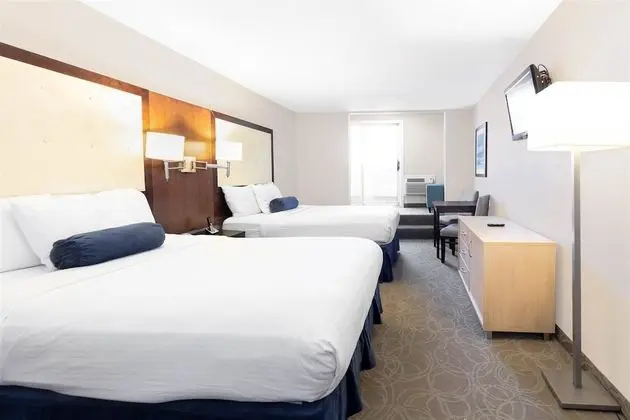 Oda, 2 Büyük (Queen) Boy Yatak