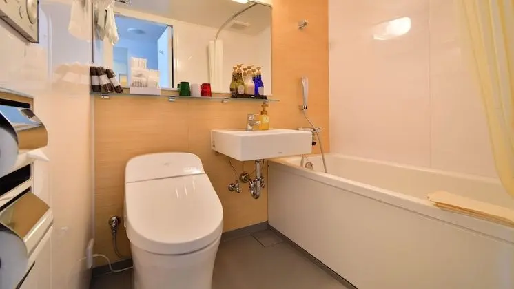 İki Ayrı Yataklı Oda, Köşe