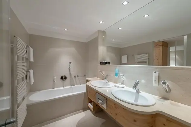 Junior Süit, Balkon, Dağ Manzaralı (South incl. free entrance AQUA Dome)