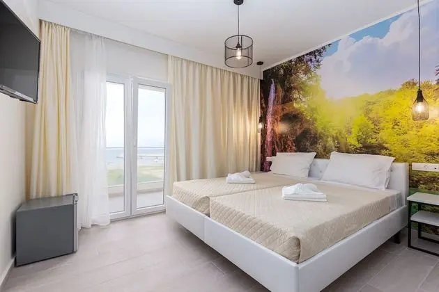 Tek Büyük veya İki Ayrı Yataklı Oda, Balkon, Deniz Manzaralı