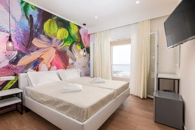 Tek Büyük veya İki Ayrı Yataklı Oda, Balkon, Deniz Manzaralı