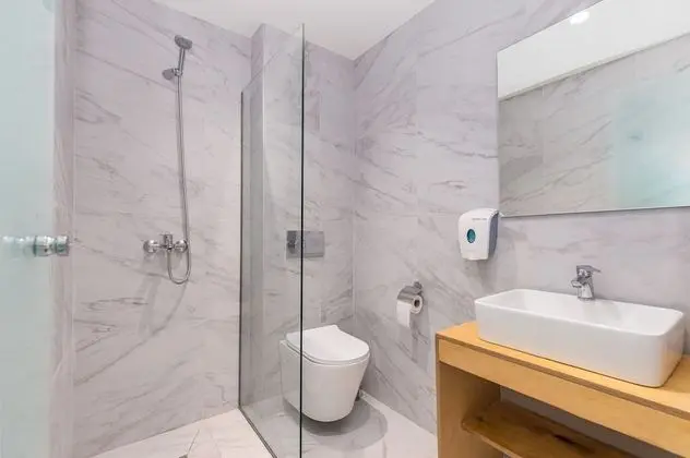 Tek Büyük veya İki Ayrı Yataklı Oda, Balkon, Deniz Manzaralı