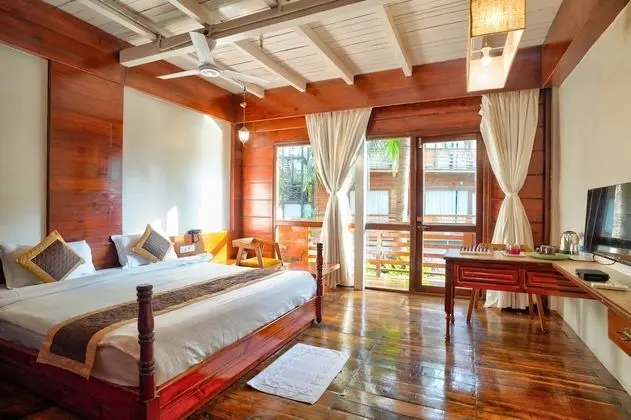 Deluxe Kır Evi, Havuz Manzaralı