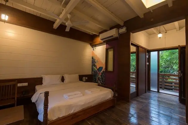 Deluxe Kır Evi, Havuz Manzaralı