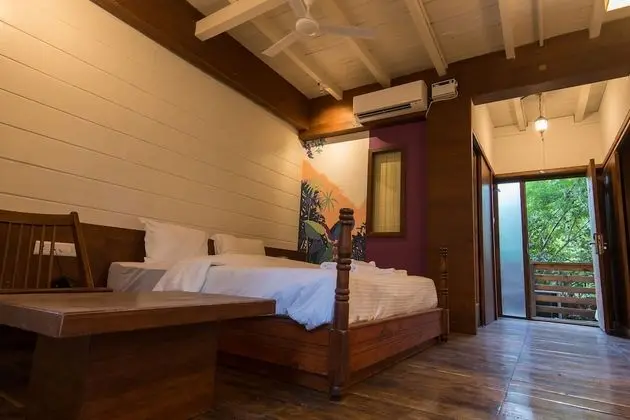 Deluxe Kır Evi, Havuz Manzaralı