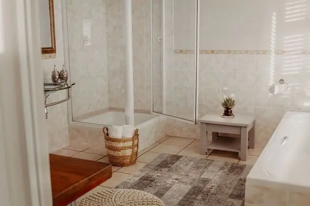 Tek Büyük veya İki Ayrı Yataklı Oda, Balkon