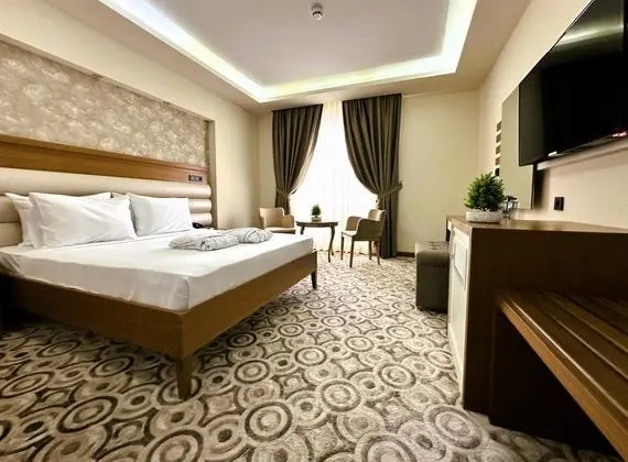 Deluxe Çift Kişilik Oda, Kara veya Havuz Manzaralı, Duşa Kabinli