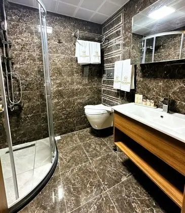 Deluxe Çift Kişilik Oda, Kara veya Havuz Manzaralı, Duşa Kabinli