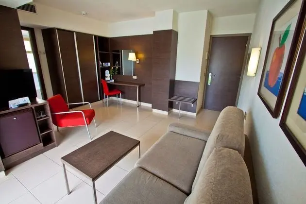 Premium Üç Kişilik Oda, Havuz Manzaralı (Suite 3 Adults)