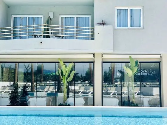 Premium Üç Kişilik Oda, Havuz Manzaralı (Suite 3 Adults)