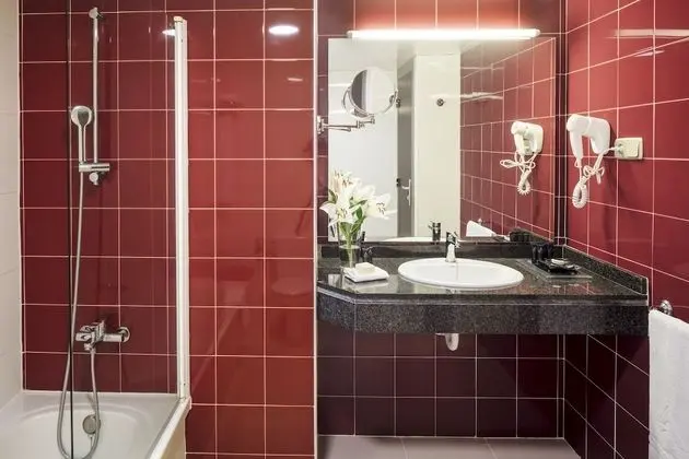 Premium Üç Kişilik Oda, Havuz Manzaralı (Suite 3 Adults)