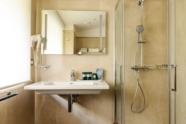 Comfort Tek Büyük veya İki Ayrı Yataklı Oda
