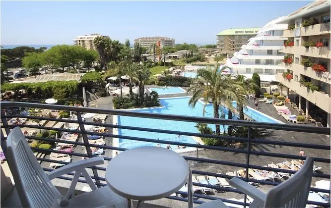 Premium Üç Kişilik Oda, Havuz Manzaralı (2 Adults and 1 Child)