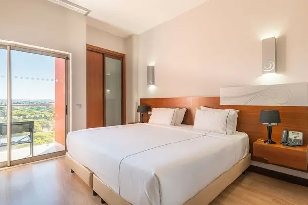 Superior Tek Büyük veya İki Ayrı Yataklı Oda