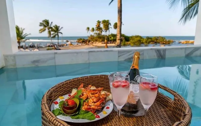 Luxo Frente Mar com Piscina Privativa