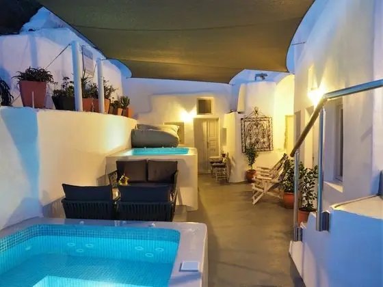 Ev (Outdoor Jetted Tub, Sea View)