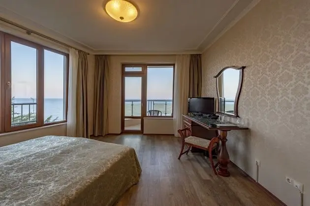 Tek Büyük veya İki Ayrı Yataklı Oda, Deniz Manzaralı