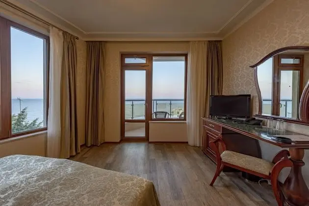 Tek Büyük veya İki Ayrı Yataklı Oda, Deniz Manzaralı