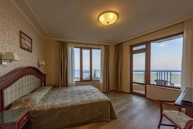 Tek Büyük veya İki Ayrı Yataklı Oda, Deniz Manzaralı