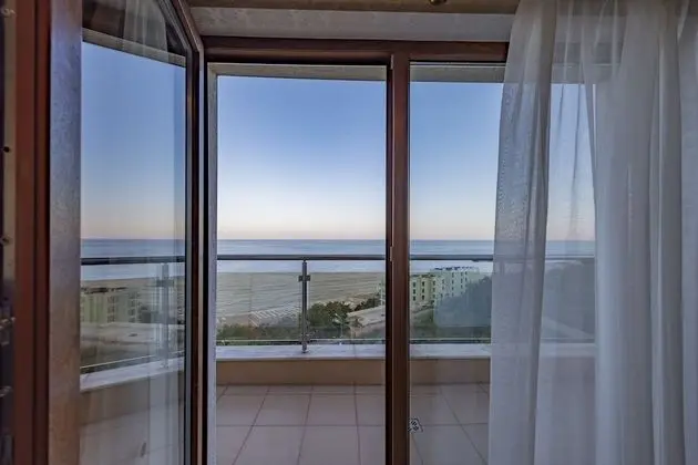 Tek Büyük veya İki Ayrı Yataklı Oda, Deniz Manzaralı