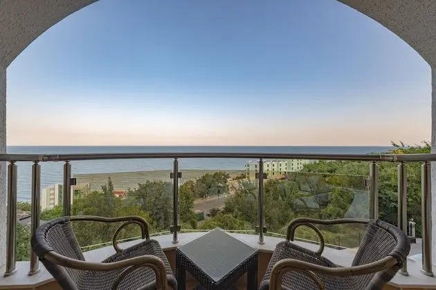 Tek Büyük veya İki Ayrı Yataklı Oda, Deniz Manzaralı