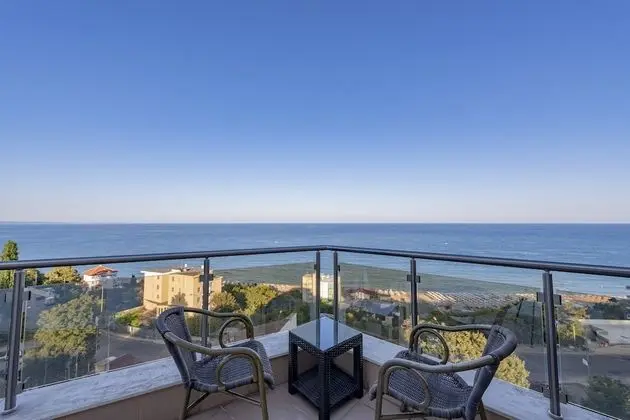 Tek Büyük veya İki Ayrı Yataklı Oda, Deniz Manzaralı