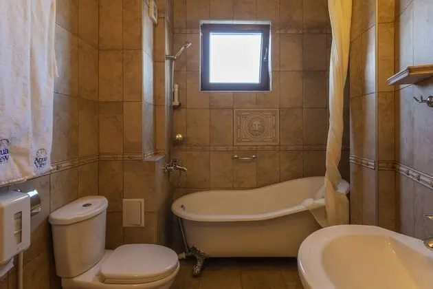 Tek Büyük veya İki Ayrı Yataklı Oda, Deniz Manzaralı