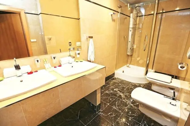 Mezzanine room