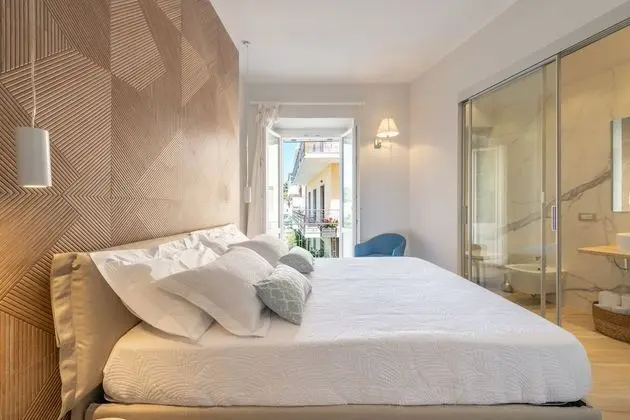 Deluxe Süit, Balkon, Kısmi Deniz Manzaralı