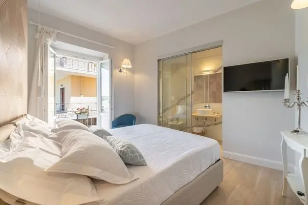 Deluxe Süit, Balkon, Kısmi Deniz Manzaralı