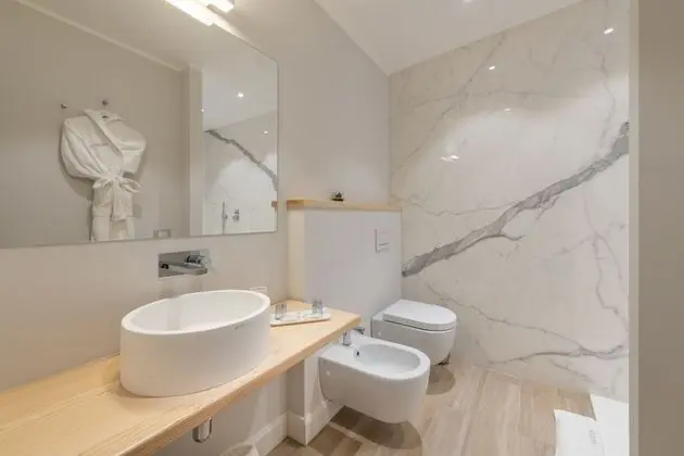 Deluxe Süit, Balkon, Kısmi Deniz Manzaralı