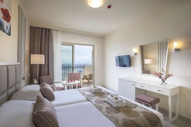 https://i.travelapi.com/lodging/2000000/1860000/1853400/1853337/7a651cfb.jpg
