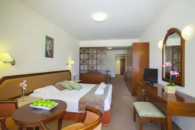 https://i.travelapi.com/lodging/2000000/1860000/1853400/1853337/84892341.jpg