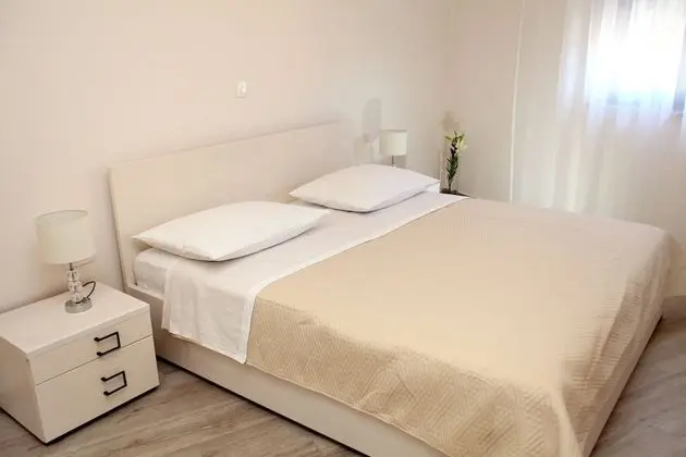 Exclusive Apart Daire, Havuz Manzaralı