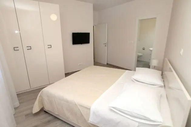 Exclusive Apart Daire, Havuz Manzaralı