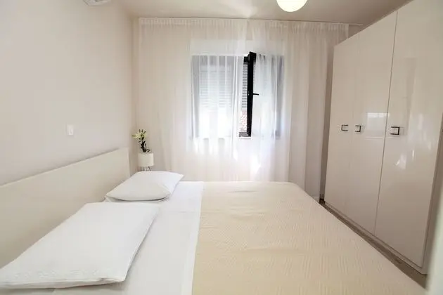 Exclusive Apart Daire, Havuz Manzaralı