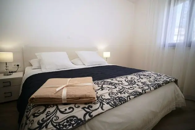 Exclusive Apart Daire, Havuz Manzaralı