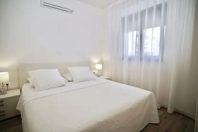 Exclusive Apart Daire, Havuz Manzaralı